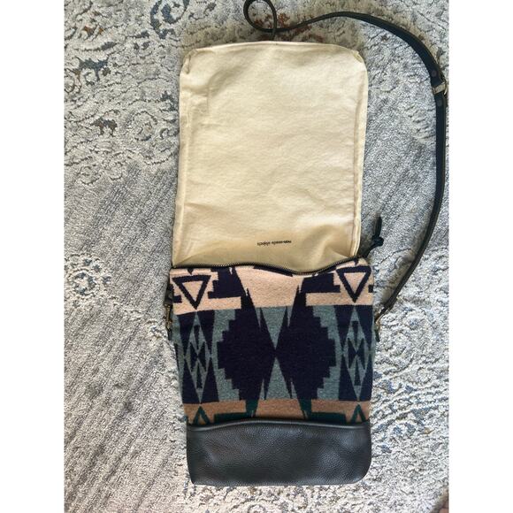 Beautiful Nan-Made Objects Pendleton Wool and Leather Cross-Body Purse - Picture 10 of 11